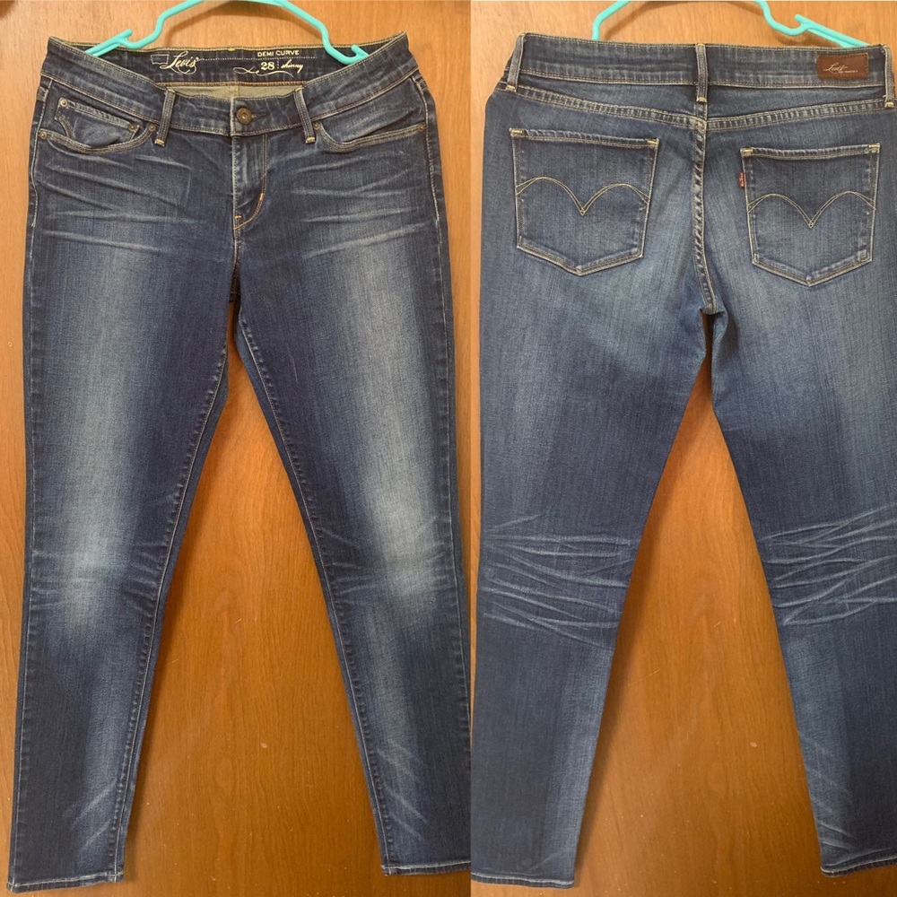 Levi’s straight legged jeans